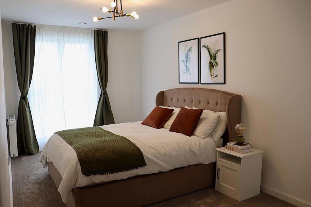 A Stylish Two Bedroom Modern Apartment With Parking Barking  Kültér fotó