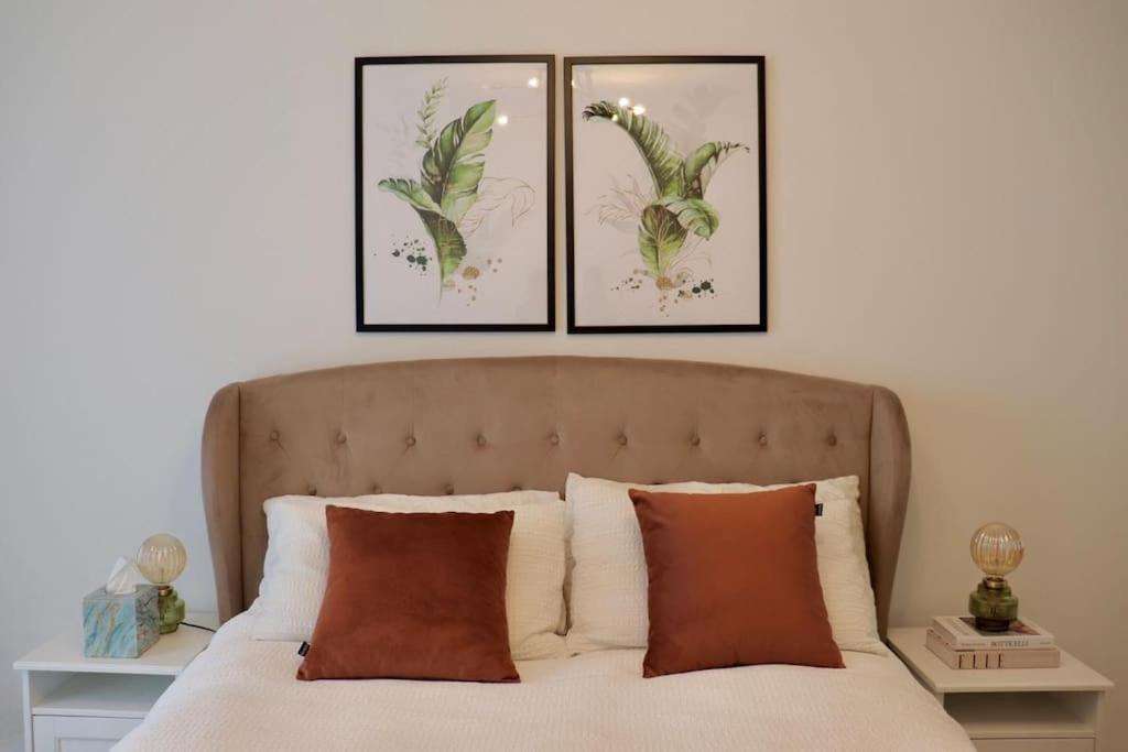 A Stylish Two Bedroom Modern Apartment With Parking Barking  Kültér fotó