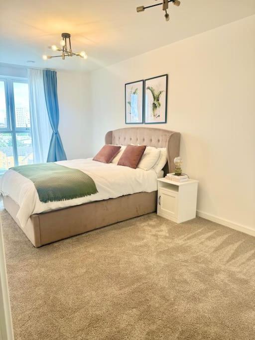 A Stylish Two Bedroom Modern Apartment With Parking Barking  Kültér fotó